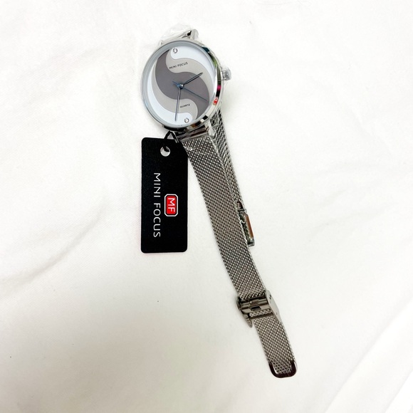 Mini Focus Watch - Picture 3 of 6